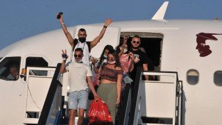Първите туристи пристигнаха в Слънчев бряг