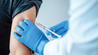Защо е опасно да се ваксинира с латексови ръкавици?