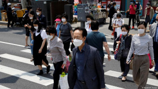 Ваксинираните в Южна Корея свалят маските