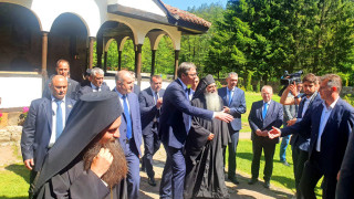 Двама президенти в Погановския манастир