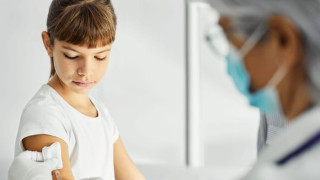 ЕК подкрепи ваксинирането на тийнейджъри с Pfizer