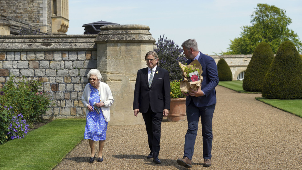 Кралицата с трогателен жест към паметта на Филип | StandartNews.com