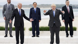 Срещата на Г-7 почна със закачки на плажа (ФОТО)
