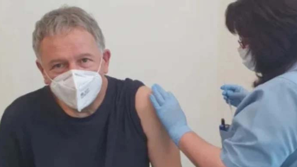 Кацаров се ваксинира. Коя инжекция избра | StandartNews.com