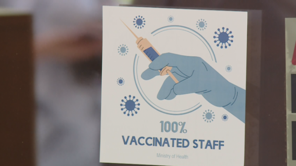Стикерите за ваксиниране били дискриминация | StandartNews.com
