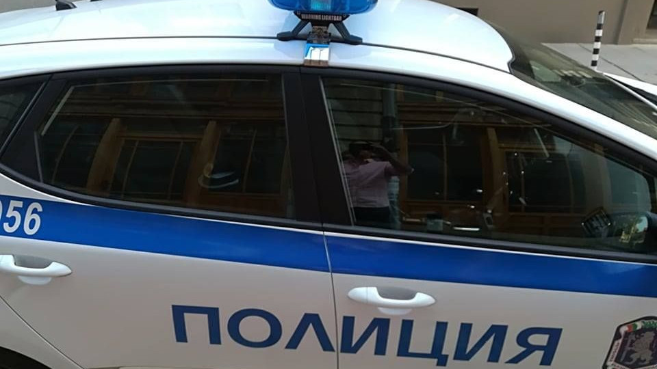 Масов бой пред болницата в Плевен. Има ранен полицай | StandartNews.com
