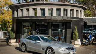 Взимат имота на култова автокъща в София
