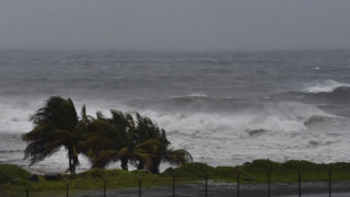 Ураган се стовари върху Карибите