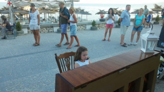 Пиано-спирки край плажа в Балчик