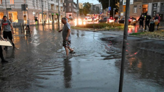Буря остави над 200 къщи без покрив в Полша