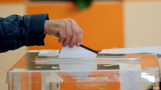 Българите гласуват! Отвориха първите избирателни секции