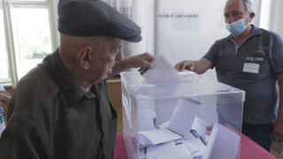 100-годишен дядо гласува в Монтанско