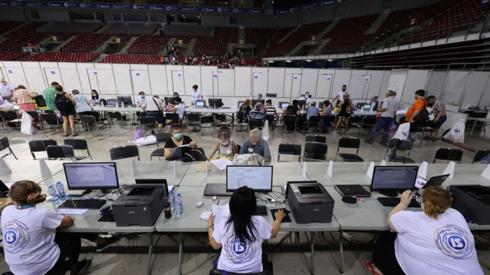 Бързо и спокойно преброяване на вота в "Арена Армеец" | StandartNews.com