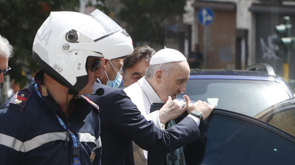 Изписаха папа Франциск от болницата. Добре е | StandartNews.com