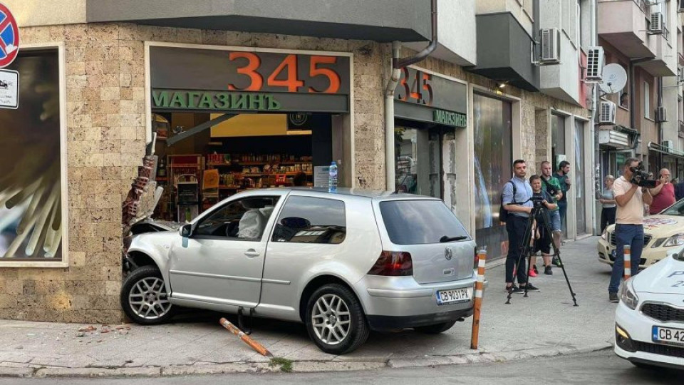 Кола се заби в магазин в квартал "Редута" | StandartNews.com