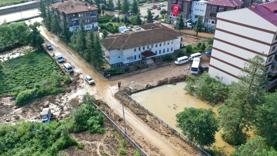 Наводнения и в Турция, шестима са загинали | StandartNews.com