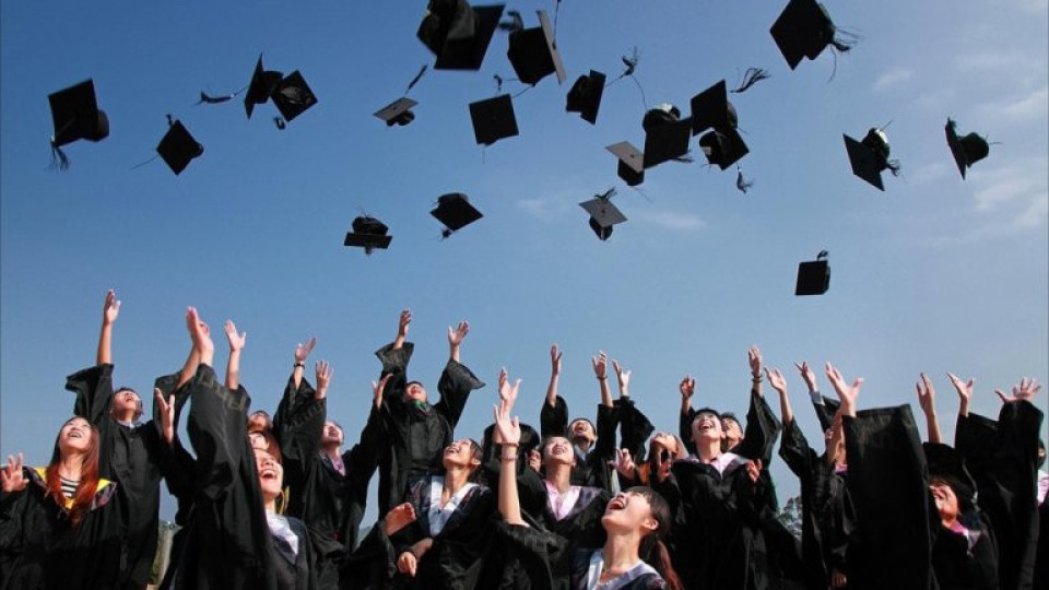 Студенти ще вземат хибридни дипломи | StandartNews.com