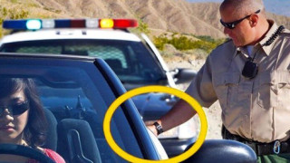 Защо US полицаите докосват спрените коли