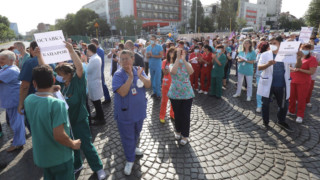 Пак протест пред Пирогов, искат оставката на здравния министър