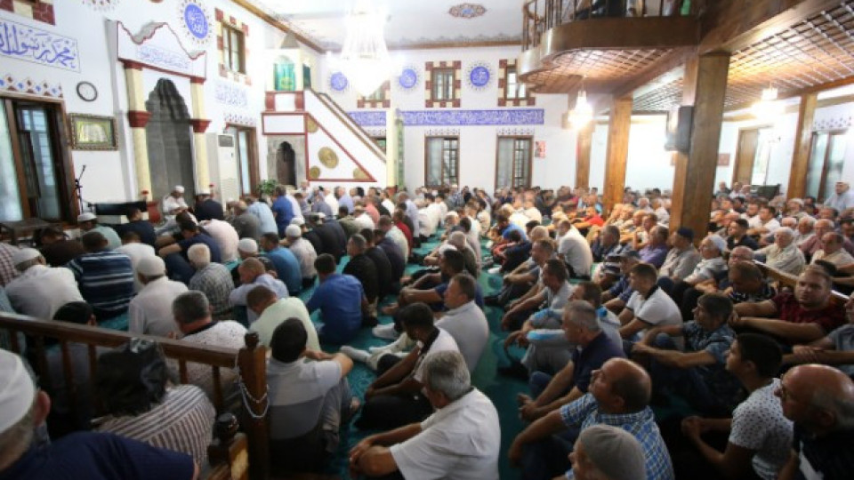 Курбан байрям започна с молитви в 1100 джамии | StandartNews.com