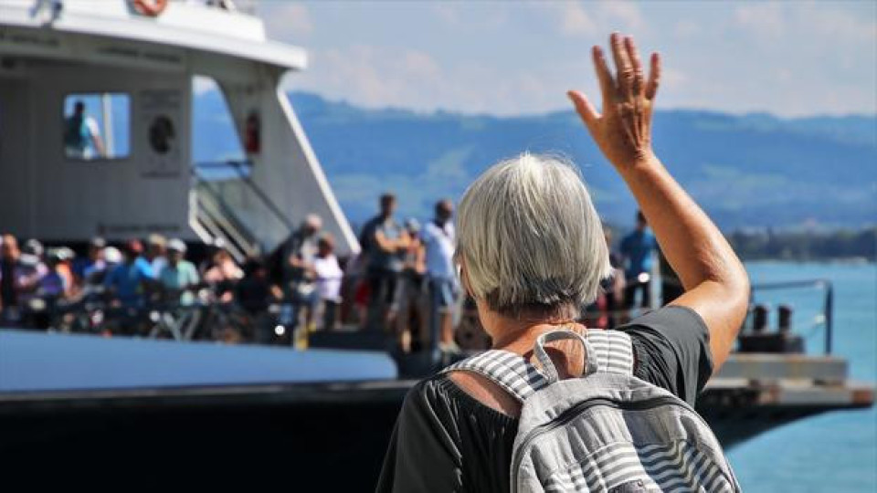 Опашки се извиха пред гръцките фериботи | StandartNews.com