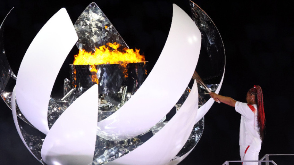 Скандална звезда запали олимпийския огън /СНИМКИ/ | StandartNews.com