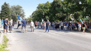 Африканската жега пали водни бунтове