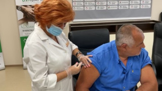 Борисов се ваксинира и даде уникално обяснение