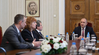 Радев настоя - правете бързо правителство!