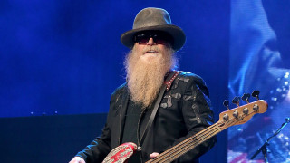 Черна серия: Почина и легендарният басист на ZZ Top