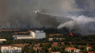 Огнен ад в Атина. Хората бягат от домовете си