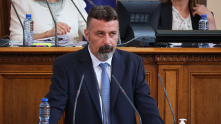 Филип Станев смени фейса, зарадва депутатите