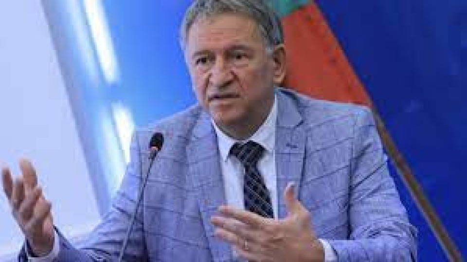 Кацаров търси пари за медиците на първа линия | StandartNews.com