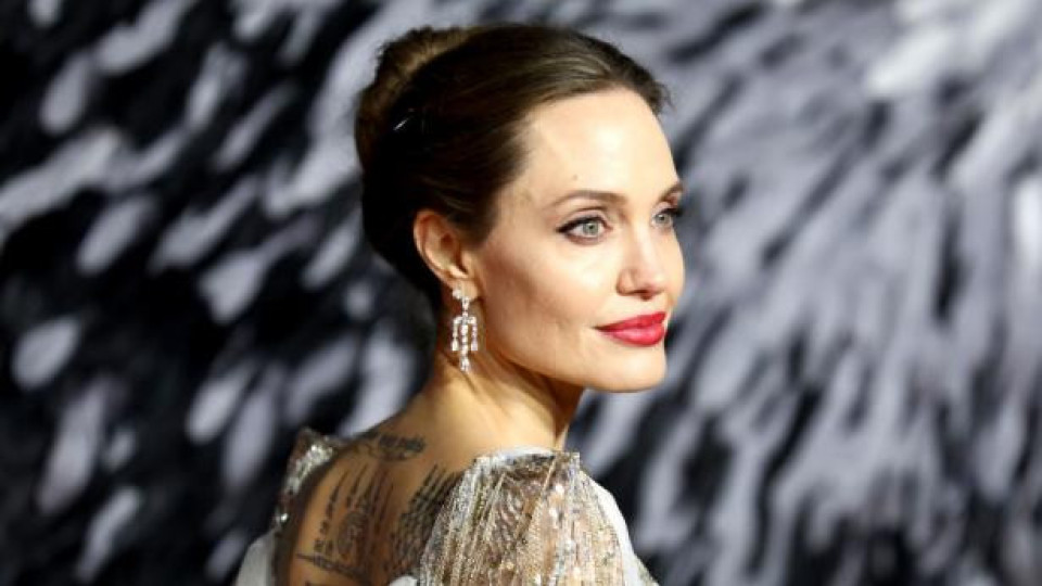 Изловиха Джоли на среща с бивш съпруг | StandartNews.com