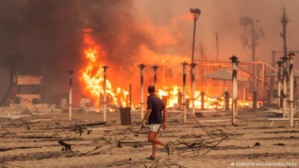 Сицилия обяви извънредно положение заради пожарите | StandartNews.com