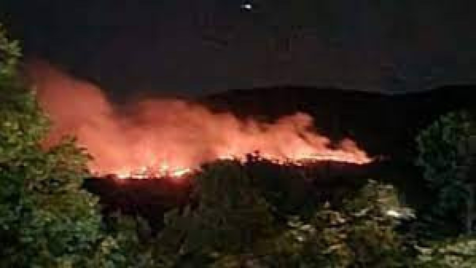 На косъм от втори Старосел! Овладяха пожара в Михилци | StandartNews.com