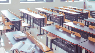 Топ гимназии в София са без ученици, закриват паралелки