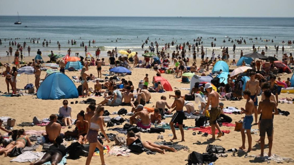 Има ли правостоящи туристи на плажа? | StandartNews.com