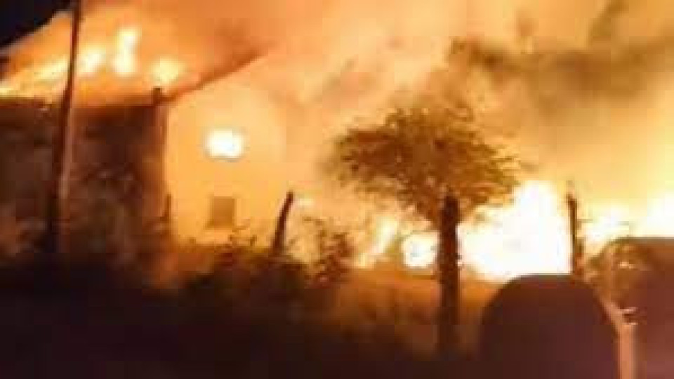 Подпали се плевня, пожарът изпепели къщи край Велинград | StandartNews.com