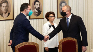 Голямо изпитание. На кого връчва мандат Радев утре