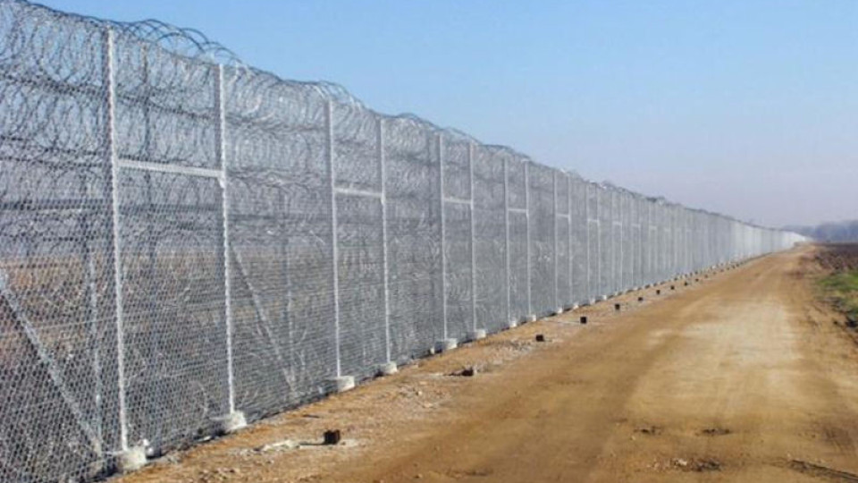Гърция завърши 40-километрова ограда на границата с Турция | StandartNews.com