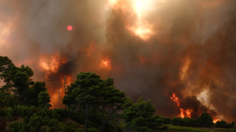 Гръцки остров отново е в пламъци | StandartNews.com