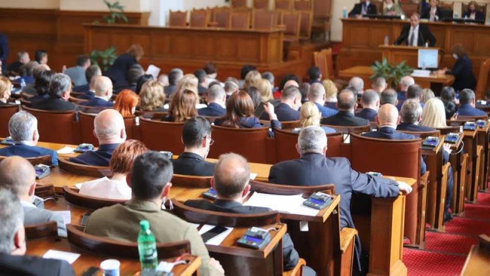 Депутатите обсъждат актуализация на бюджета и новите пенсии | StandartNews.com