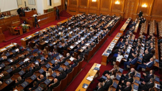 Екшън в парламента заради охраната на Борисов