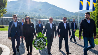 Илхан Кючюк почете жертвите в Сребреница