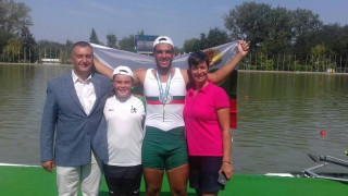 И синът на Румяна Нейкова грабна злато по гребане
