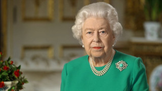 Елизабет II се появи с бастун. Добре ли е? /Фото/