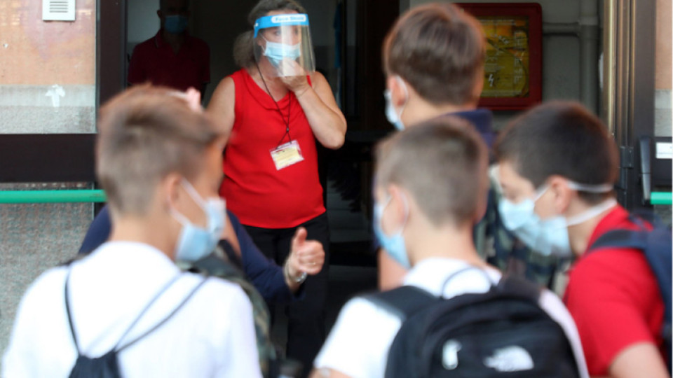 Решено! Ето как ще се носят маските в училище | StandartNews.com