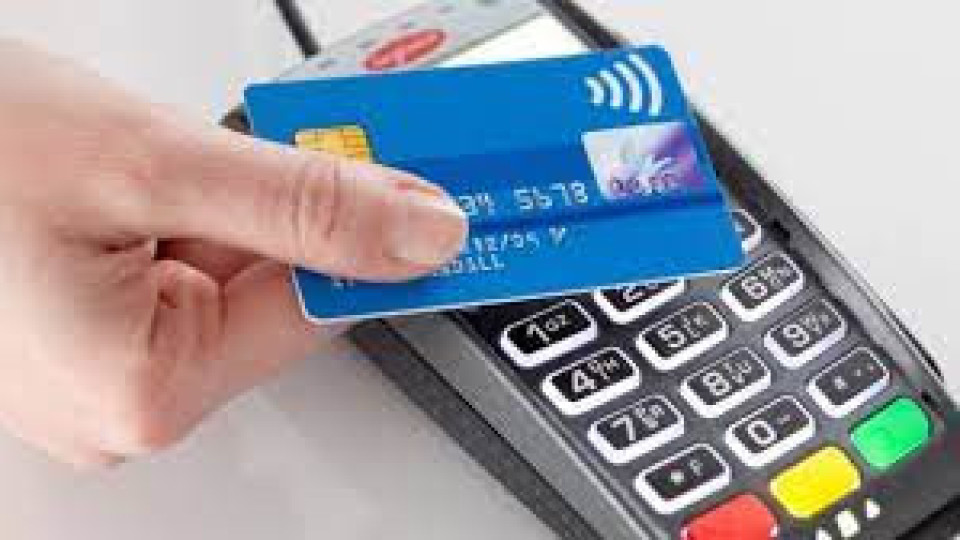 Народът оцелява с кредитни карти | StandartNews.com