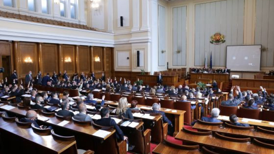 Парламентът не спи. Приеха бюджета! /ОБНОВЕНА/ | StandartNews.com